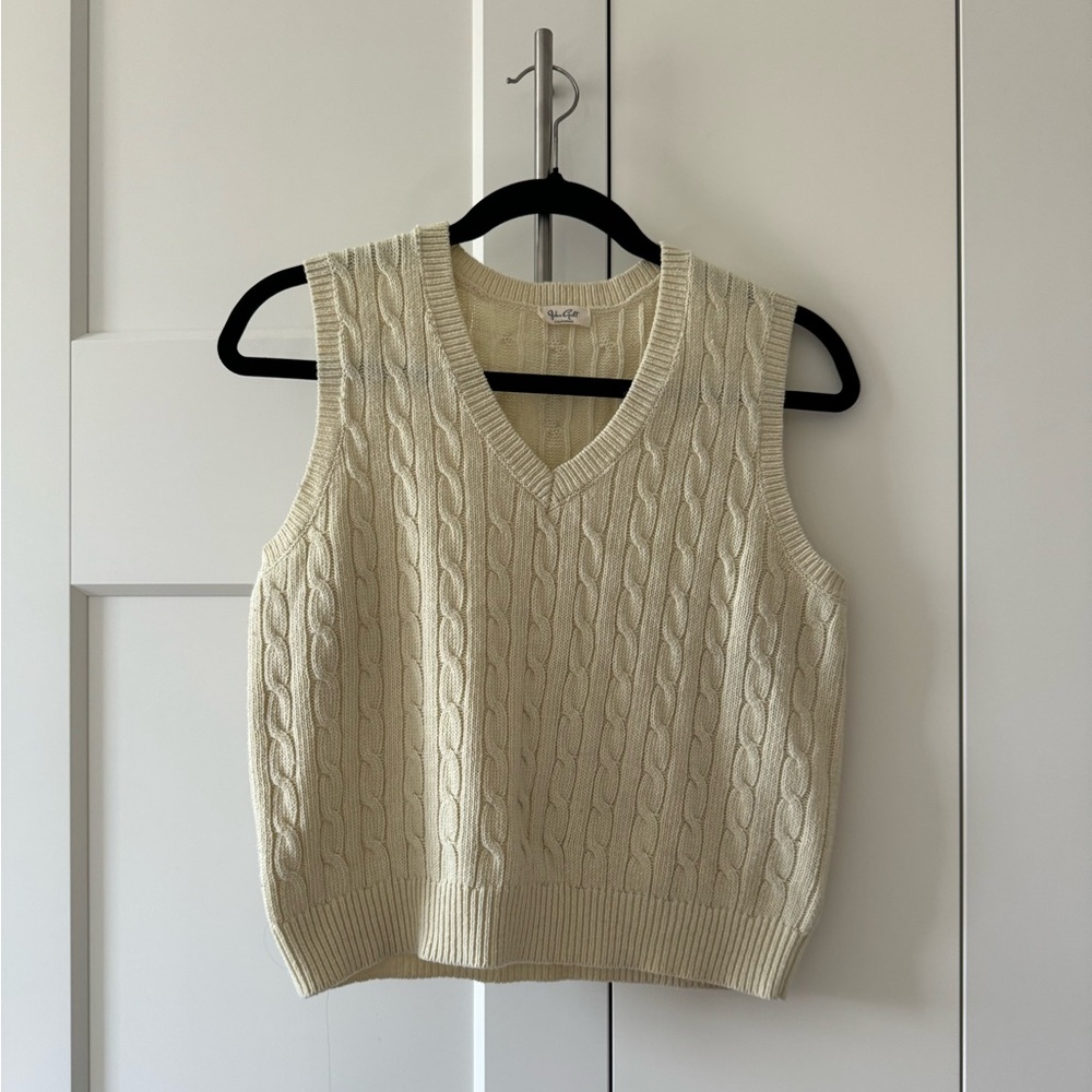 Brandy Melville Cable Knit V-Neck Sweater Vest in Cream